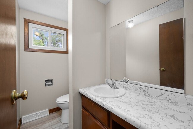 Building Photo - 3129 Windsor Dr