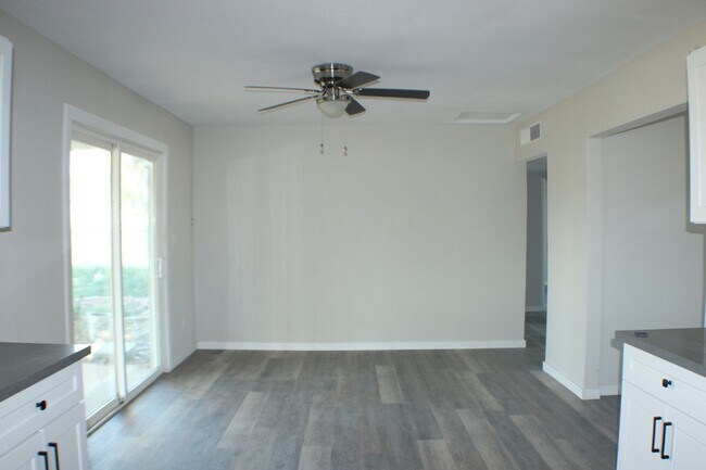 Building Photo - Beautiful Rental with Fireplace, Granite Counters & Relaxing Backyard