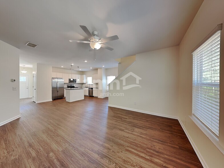 Building Photo - 168 Landsdown Xing