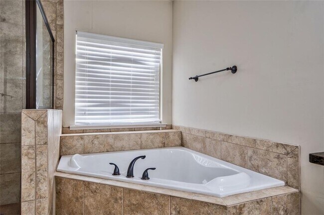 Building Photo - 5390 Breckinridge Ln