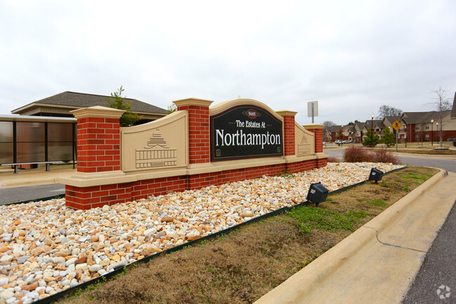 Building Photo - The Estates at Northampton