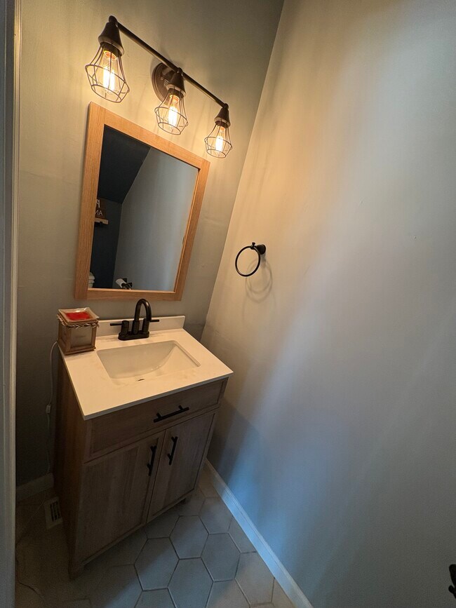 Building Photo - 7640 Katherine Dr