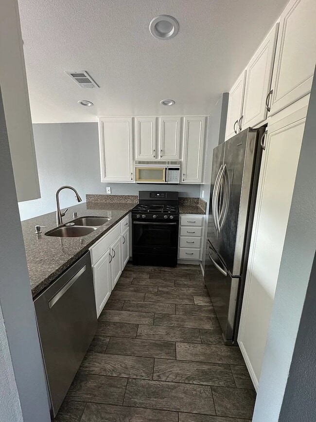 Building Photo - 7033 Marymount Way