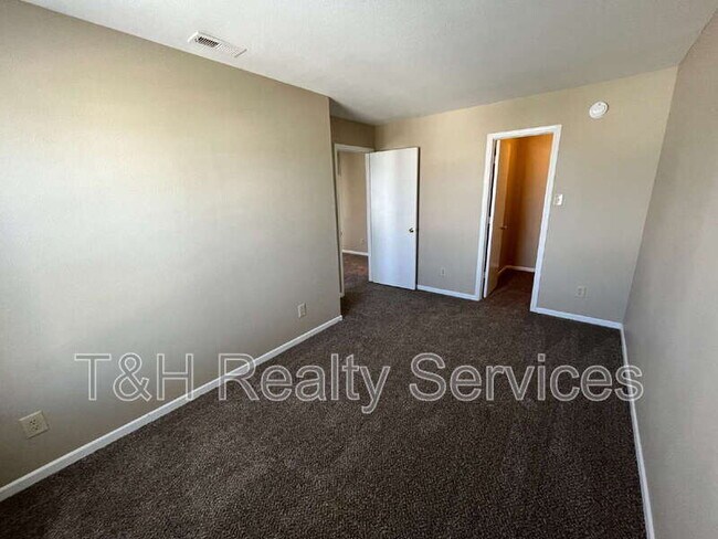 Building Photo - 1422 Dowell St