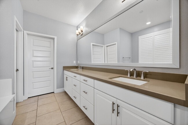 Building Photo - Charming 3-Bedroom Haven in Elk Grove with 2 Full Baths and 1603 Sq Ft of Comfort!
