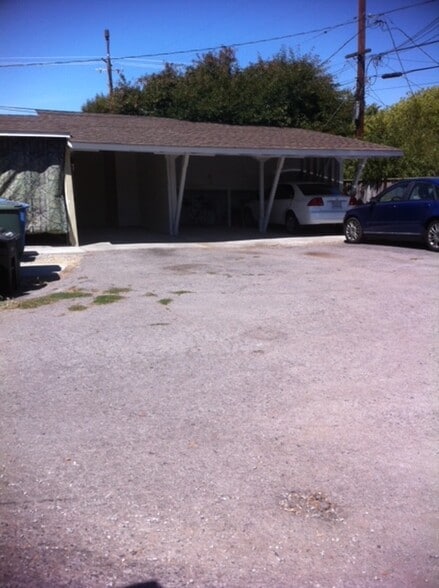 Garage - 3213 Alma St