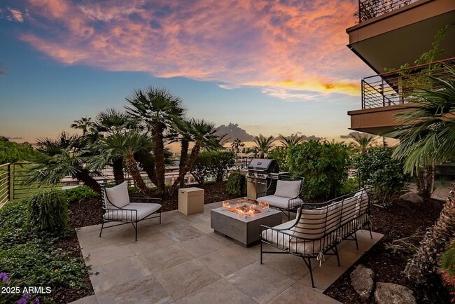 Building Photo - 7167 E Rancho Vista Dr