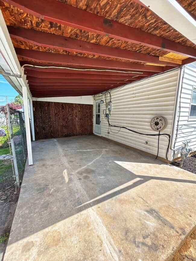 Building Photo - Charming 3-Bedroom Home in Quiet Cul-de-Sa...