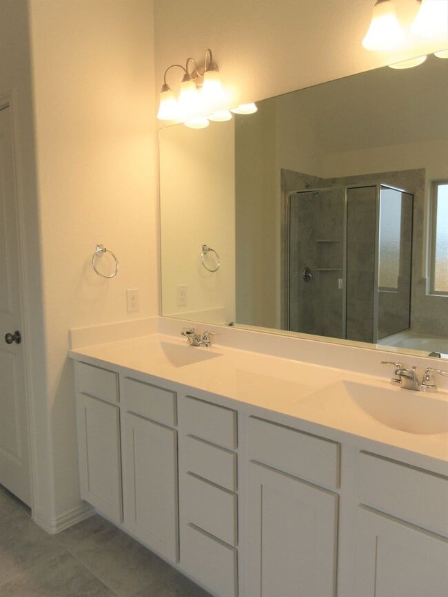 Building Photo - Carneros Ranch 3-bedroom/2-bath Home - Leander ISD