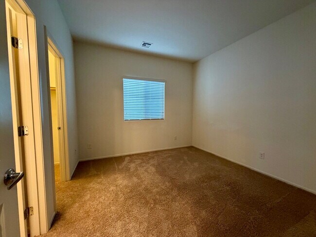 Building Photo - 3 BED 2.5 BATH 2 CAR GARAGE SINGLE FAMILY HOME W/ LOFT, BACKYARD & COMMUNITY POOL, SPA, PLAYGROUN...