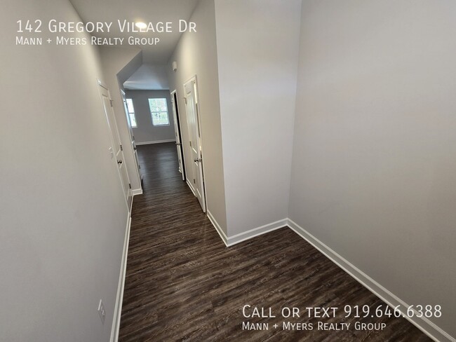 Building Photo - 142 Gregory Vlg Dr