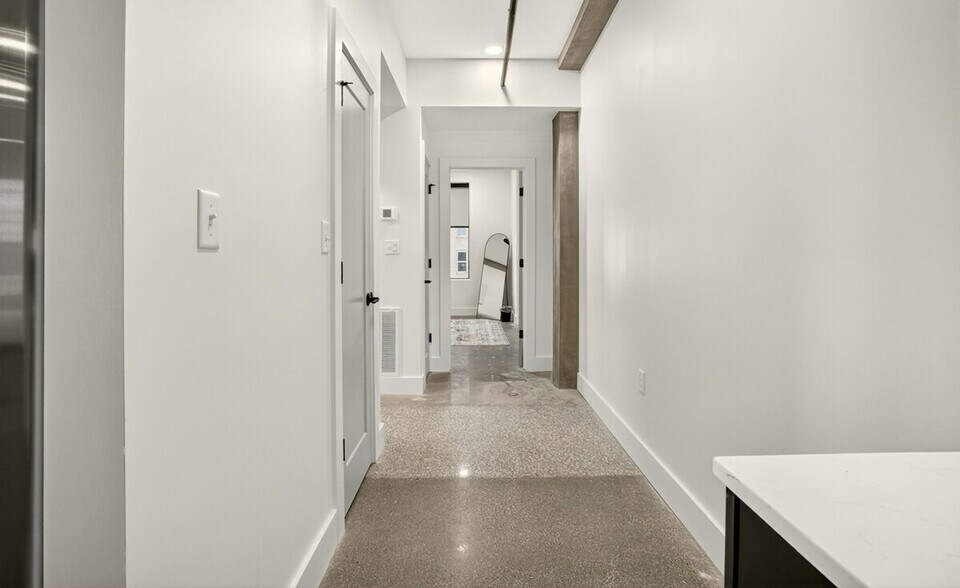 Building Photo - 309 S Boulder Ave