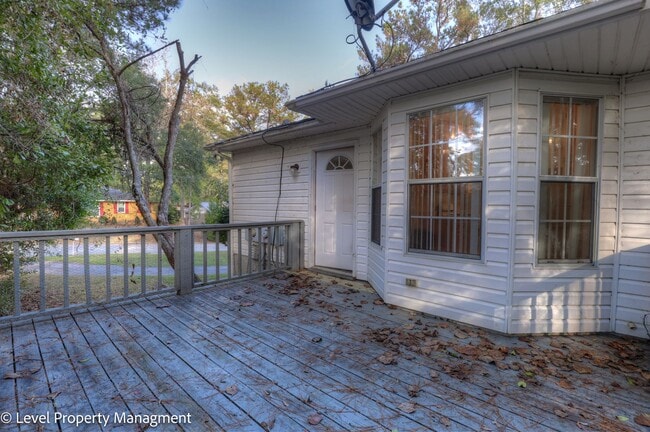 Building Photo - Spanish Fort Duplex Side B 2/1 with Bonus Room