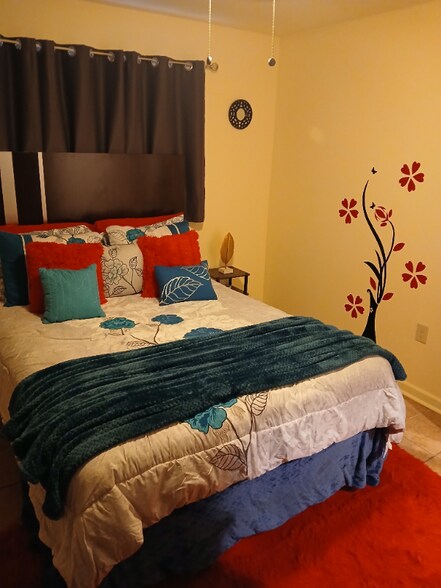 Building Photo - 3006 Panama St