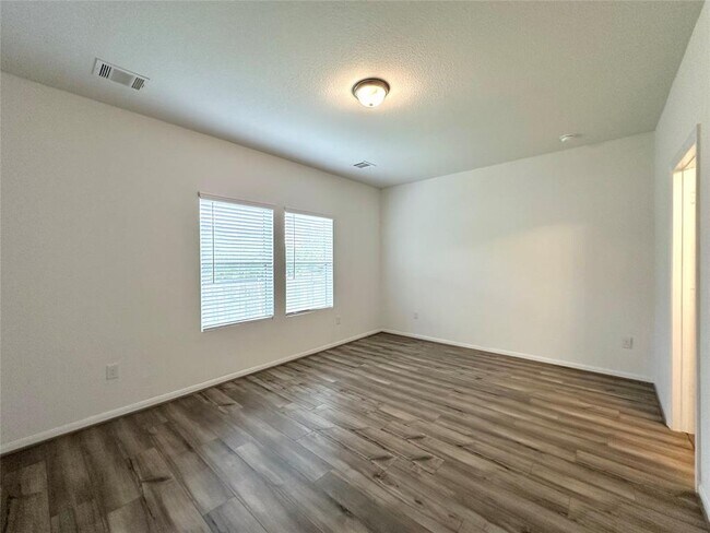Building Photo - 230 Olympic Dr