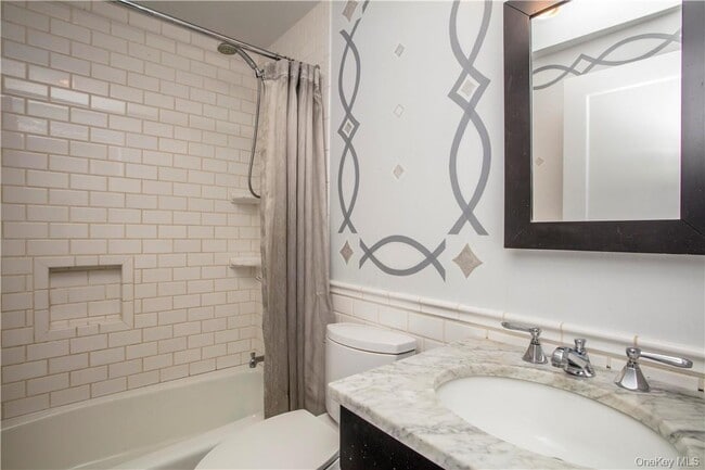 Building Photo - 451 Beechmont Dr