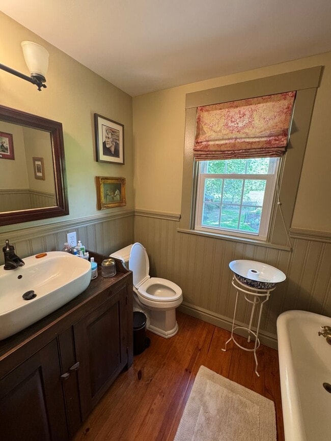 Building Photo - Charming 3-Bedroom Home in Desirable Allis...