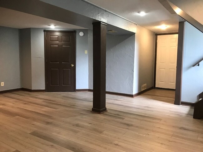 Building Photo - SPACIOUS FAMILY HOME IN VIENNA