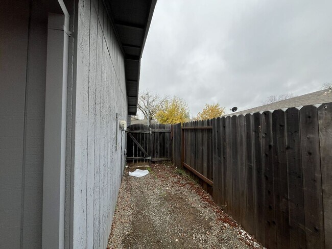 Building Photo - SAC T 4945