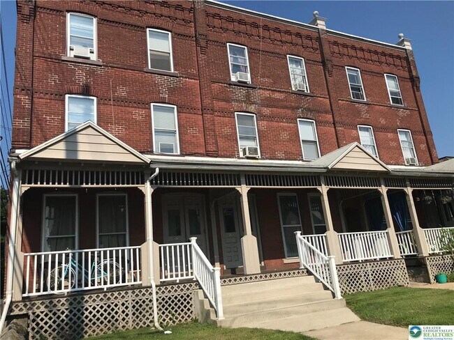 Building Photo - 529 Linden St