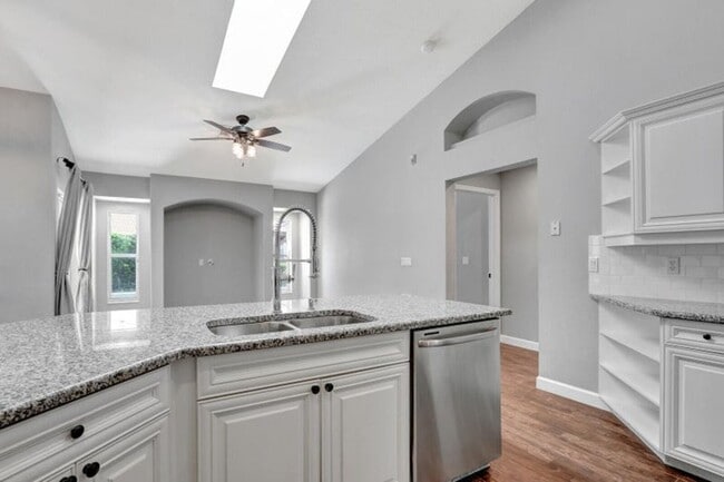 Building Photo - 1097 Egret Cir N