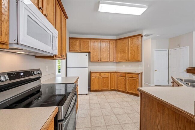 Building Photo - 3852 Roxfield Dr NE