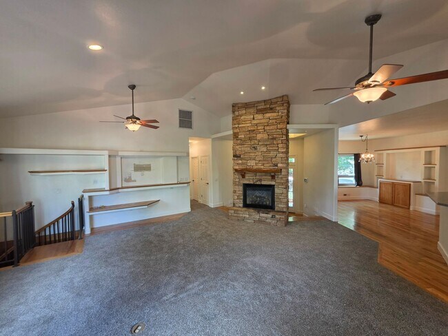 Building Photo - 2374 S Cliffview St