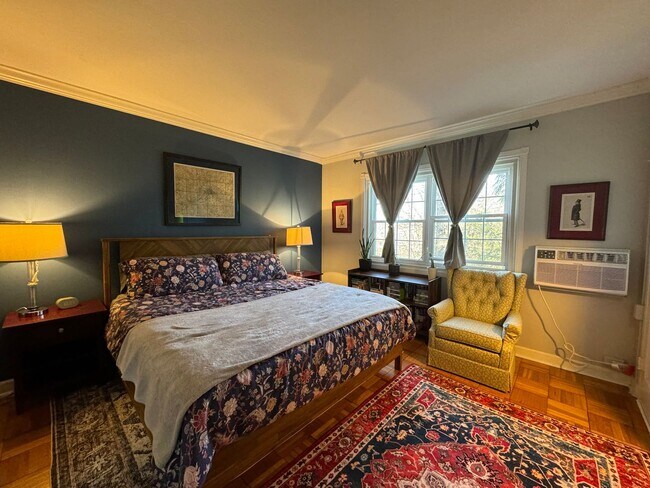 Building Photo - Charming 1 Bed 1 Bath End Unit Condo In Am...