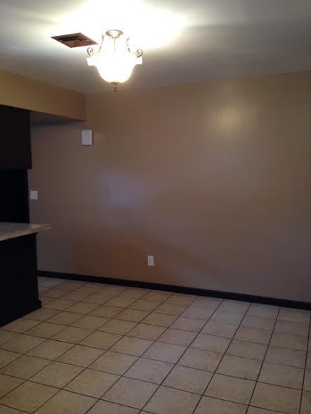 Building Photo - 3 Bedroom Condo in Sunset Mesa