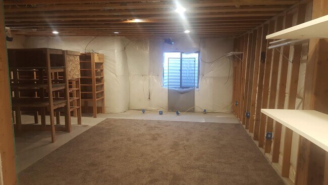 Building Photo - 2861 W 100 S