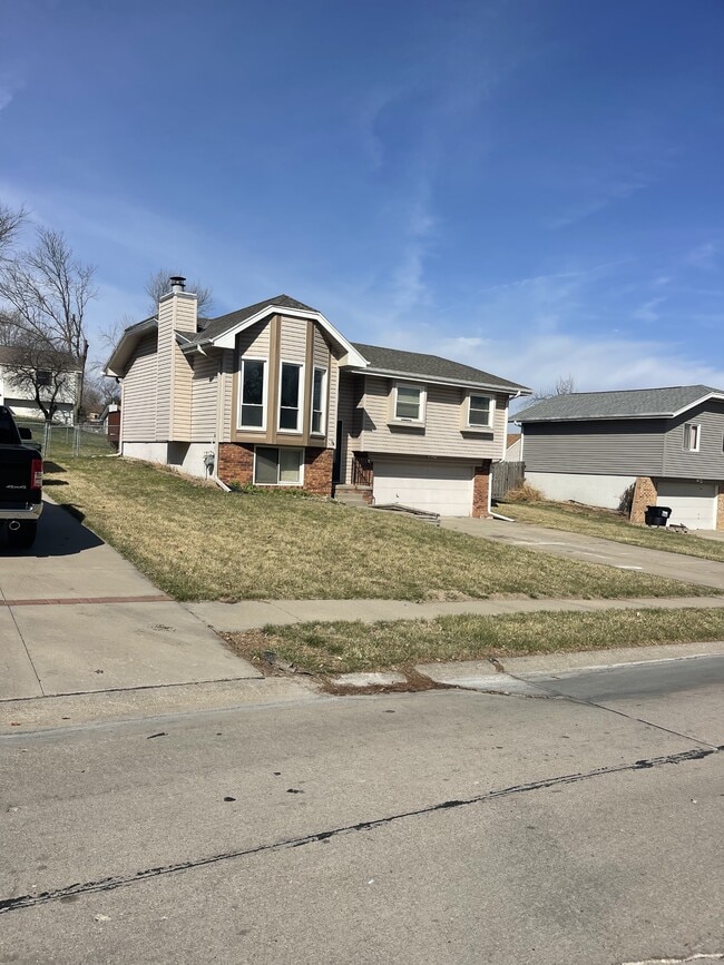 Building Photo - 406 Laredo Rd