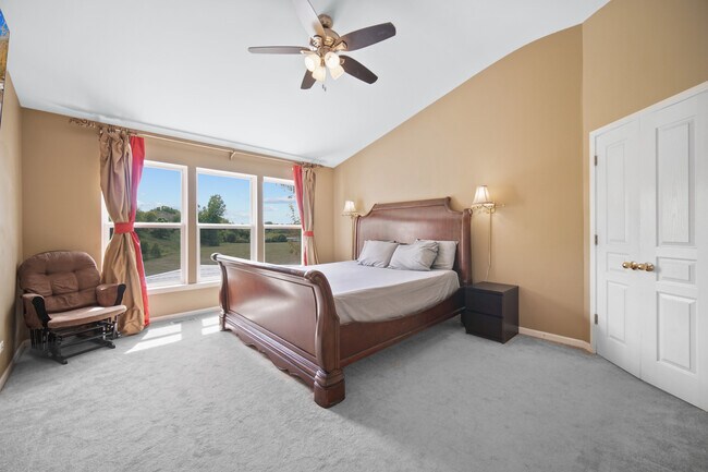 Building Photo - 1044 Oakhill Dr