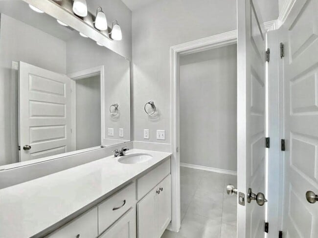 Building Photo - 816 Alta Wy