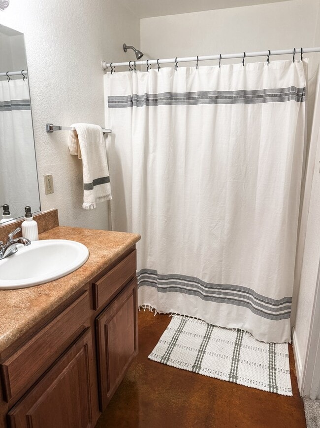 Building Photo - 486 Bridle Path