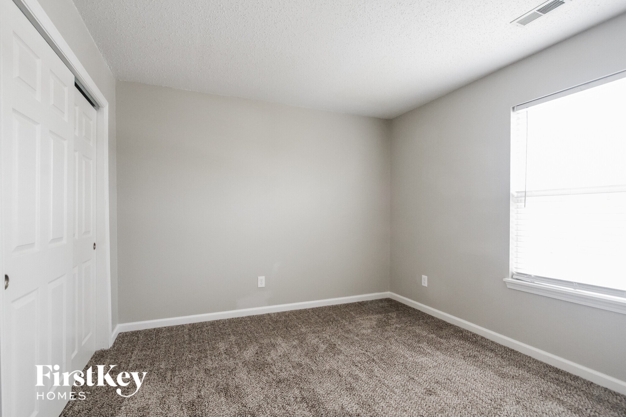 Building Photo - 5323 Alameda Rd