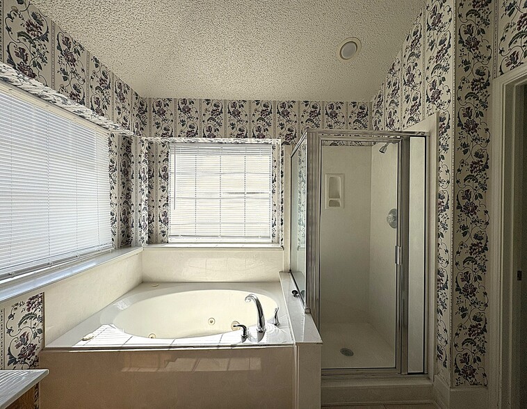 Building Photo - 607 Ottawa Dr