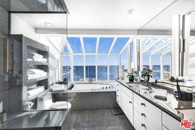 Building Photo - 26940 Malibu Cove Colony Dr