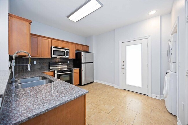 Building Photo - 3501 Chenevert St