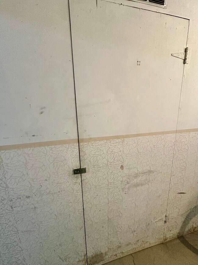 Building Photo - 7845 W Lawrence Ave