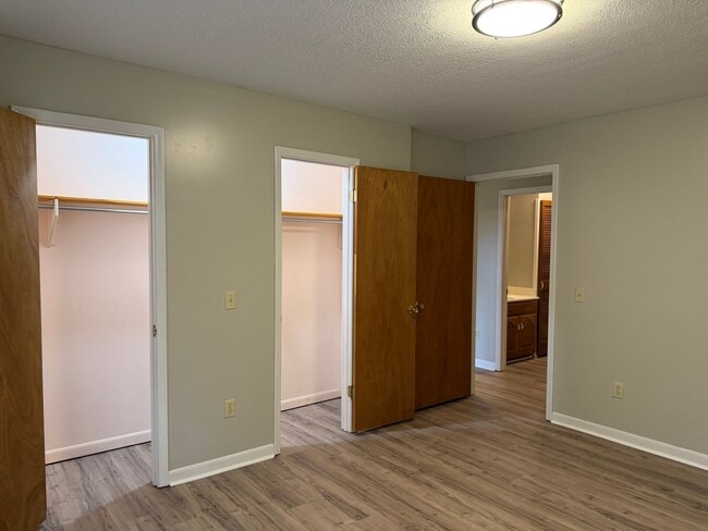 Building Photo - 4084 Friendship Rd