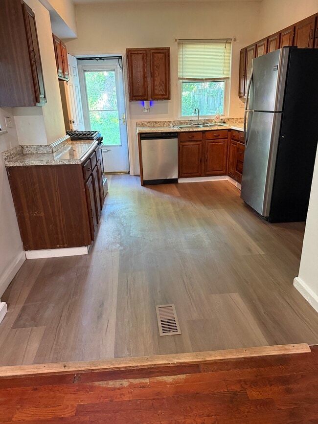 Kitchen - 637 Collins Ave