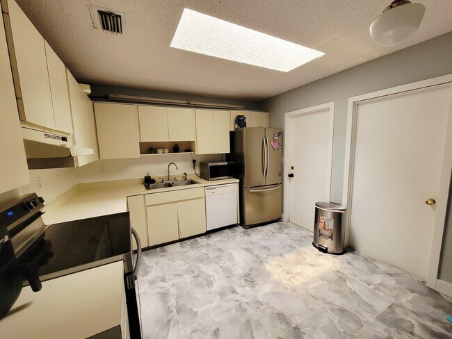 Building Photo - 3815 Woodridge Terrace
