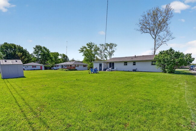 Building Photo - 2091 IL-102