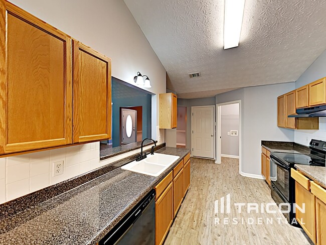 Building Photo - 85 Parkwood Dr