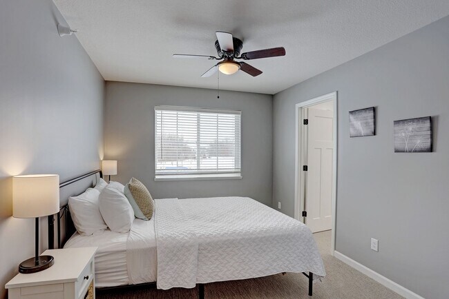 Building Photo - New 3Br, 2.5 Bath @ Willow Cascades!