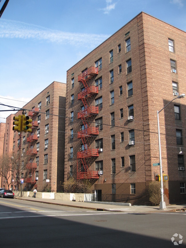 42-37 Hampton Ave - 42-37 Hampton St