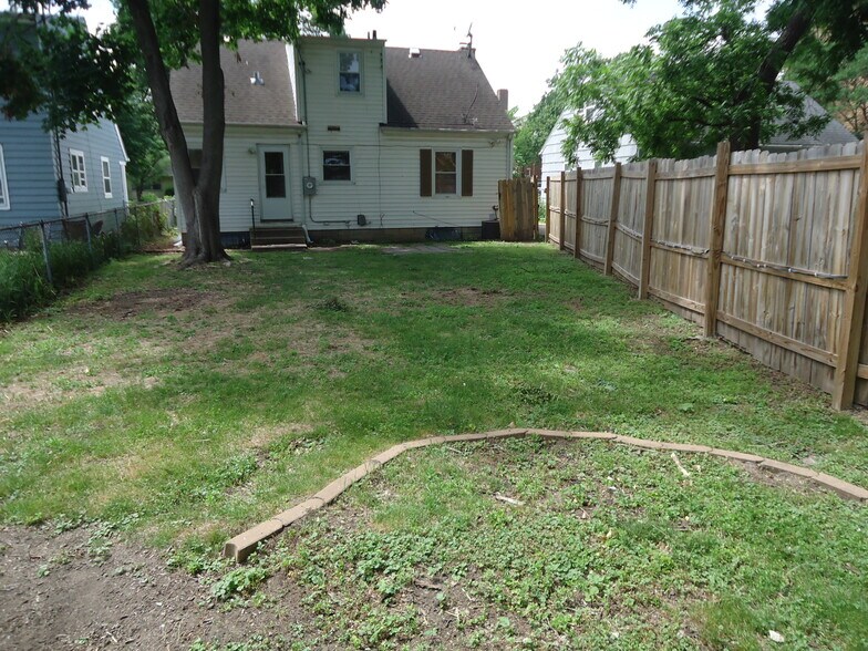 Building Photo - 5429 Harriet Ave