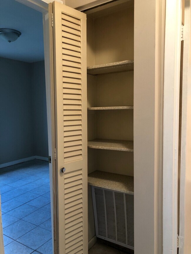Building Photo - 2 Bed 1 Bath Home | Pet Friendly | Washer ...