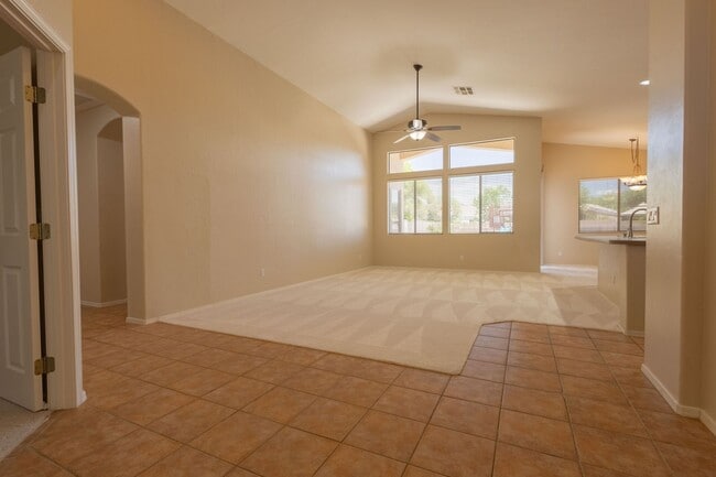 Building Photo - 3 Bedrooms 2 Bathrooms