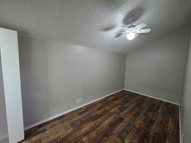 Building Photo - Hidden Creek Townhouse